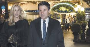 Come accennato, la manager è figlia del proprietario del prestigioso grand hotel. Olivia Paladino Chi E La Compagna Di Giuseppe Conte Foto Puglia24news It