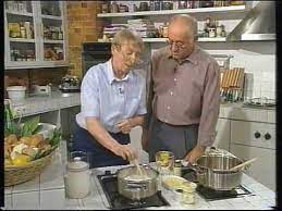 Jun 11, 2021 · vorbild biolek in seinem podcast mit olli schulz stellte der moderator auch gleich klar, wer sein vorbild für die neue reihe ist: Alfredissimo Kochen Mit Alfred Biolek Und Regine Hildebrandt 1 Youtube