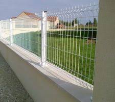 La couleur (gris anthracite ral 7016, vert,.) et l'occultant sont au choix. Photos Et Idees Grillages Rigide Blanc 176 Photos