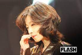 衝撃の訃報が飛び込んできた 中森明菜 53 の妹で 元アイドルの明穂さんが世を去っていた 52歳の若さだった 肝硬変でした 亡くなる2週間ほど前から ヘルニアも併発して 毎日 ベッドの上でしゃべったり 看護師さんに付き添われてお風呂に入れてもらったりし