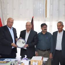 أفادت وكالة الأنباء الأردنية الرسمية، اليوم الأحد، أن مجلس النواب الأردني فصل النائب أسامة العجارمة الذي اتهم الحكومة بتعمد قطع التيار الكهربائي عن جميع. Ø§Ù„Ù†Ø§Ø¦Ø¨ Ø±Ø§Ø¦Ø¯ Ø±Ø¨Ø§Ø¹ ÙŠÙ„ØªÙ‚ÙŠ Ø§Ù„ÙØ¹Ø§Ù„ÙŠØ§Øª Ø§Ù„Ø´Ø¹Ø¨ÙŠØ© ÙˆØ§Ù„Ø±Ø³Ù…ÙŠØ© ÙÙŠ Ø¸Ø§Ù‡Ø±ÙŠØ© Ø§Ù„Ø®Ù„ÙŠÙ„ ÙˆÙŠØ­Ù…Ù„ Ø±Ø³Ø§Ù„Ø© ØªØ£ÙŠÙŠØ¯ Ù…Ù†Ù‡Ù… Ù„Ø¬Ù„Ø§Ù„Ø© Ø§Ù„Ù…Ù„Ùƒ Ø¬ÙØ±Ø§ Ù†ÙŠÙˆØ²