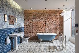 Susi's favourite room of the flat is the bathroom. Das Badezimmer Bristol Im Nostalgischen Stil Lasst Die Herzen Aller Freunde Des Englischen Lifestyle Hoher Schlagen Bad Einrichten Bad Inspiration Bidets