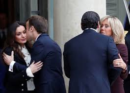 كان يعتبر من كبار رجال الأعمال في العالم، وهو يحمل الجنسيتين … Ø§Ù„Ø¬Ù…Ù‡ÙˆØ±ÙŠØ© Ø¨Ø§Ù„ØµÙˆØ± ÙˆØ¯Ø§Ø¹ Ø­Ø§Ø± ÙˆÙ‚Ø¨Ù„Ø§Øª Ù„Ø¯Ù‰ Ù…ØºØ§Ø¯Ø±Ø© Ø§Ù„Ø­Ø±ÙŠØ±ÙŠ ÙˆØ¹Ø§Ø¦Ù„ØªÙ‡ Ù‚ØµØ± Ø§Ù„Ø¥Ù„ÙŠØ²ÙŠÙ‡