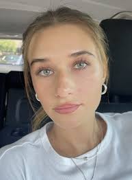 Marissa Peterson's Instagram, Twitter & Facebook