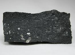 Hornblende Mineral Uses And Properties Minerals Metamorphic Rocks Igneous Rock