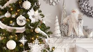 Emoțiile sunt cele care ne inconjoara si ne amprenteaza personalitatea. Cand È™i Cum Se ImpodobeÈ™te Bradul De CrÄƒciun Intre TradiÈ›ii È™i Modernism Exquis