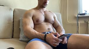 Huge russian bodybuilder with big nipples cums - ThisVid.com