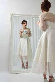 At unique vintage, we offer the best selection of vintage wedding dresses without the bridal markup. Pin By Sofie B On Wedding Wedding Gowns Vintage Vintage Inspired Wedding Dresses Tea Length Wedding Dress