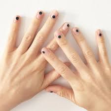 Nageldesign Bildergalerie Welche Sind Die Aktuellen Fingernagel Trends 2020 Nagelpunktchenkunst Getupfte Nagel Minimalist Nails