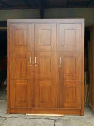 Dapatkan lemari baju kayu jati minimalis ini, karena sedang tren dan laris di pasaran sekarang ini, dan rasakan suasana yang modis serta membuat kamar anda jadi berbeda. Lemari Pakaian Minimalis Jati 3 Pintu Mebel 538431069