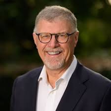 Baie geluk aan skrywer Deon Meyer wat verjaar en 67 jaar oud is ❤️💐