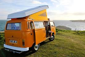 Louez un van aménagé une semaine cet été à partir de 560€. Location De Vans Amenages Carnet D Adresses Fourgonlesite