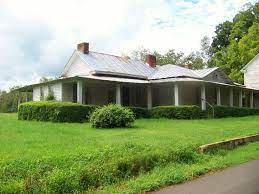 Old Farmhouse Wears Valley Tennessee Old Farmhouse House Styles Outdoor Decor