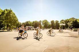 An der sachsenbrücke wurde ein mann laut polizei durch ein messer schwer verletzt. Sachsenbrucke