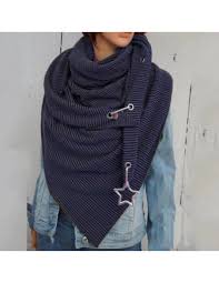 Les chaussures, le sac à main, mais également les bijoux et les accessoires comptent aussi. Echarpe Chale Avec Etoile Pour Femmes A Petit Prix