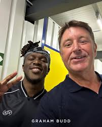 Check out our Head of Sporting Memorabilia, David Convery, in this week's  Sidemen video 🙌 It's the third episode of Storage Wars