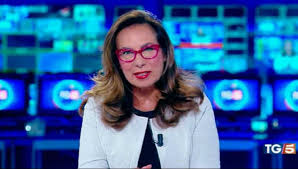 Promo, spot, tg5 flash, programmi prima serata mediaset, promo e sigla. Tg5 Cesara Buonamici Polemica Su Ritardo Conte Possibile Che A Palazzo Chigi