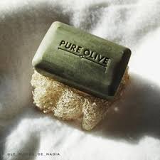 Astuce Du Jour Zerodechet Utilise Un Morceau De Loofah En Guise De Porte Savon Ecologique Et Economique Et Vos Savo Olive Ole Pure Products Instagram