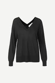 Dida prestige garment is not woven on a loom but is plaited by hand. Buy Samsoe Samsoe Dida V Neck Black Scandinavian Fashion Store