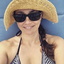 Amanda Sieger's Instagram, Twitter & Facebook