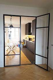 Nos verrières art & fer avec traverse horizontale de qualité s'adaptent à tous vos besoins. Porte Battante Metallique Vitree Porte Verriere Interieure Portes Vitrees Interieures Porte Verriere