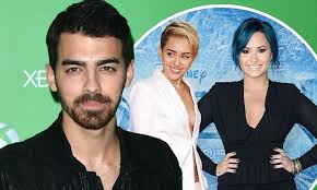 The two met in 2007 on the set of camp rock and became very good friends. Joe Jonas On Losing His Virginity Claims Miley Cyrus And Demi Lovato Peer Pressured Him To Smoke Marijuana Daily Mail Online