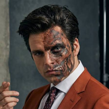 DOS CARAS!!! El #maquillista de #SebastianStan ha publicado esta imagen,  haciendo #alusión al #casting del actor como #HarveyDent, mejor conocido  como #DosCaras, en la #secuela de #TheBatman. La publicación ha despertado  #especulación