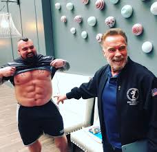 Eddie hall and hafthor bjornsson, aka the mountain, challenge each other to a boxing match. Old Robot Laughs At Terrifying Stomach Formations Get On Board Now Arnold Meets Worlds Strongest Man Eddie Hall Insidermemetrading