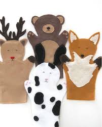 On créer des monstres avec de simples morceaux de papiers et des éléments à coller dessus. 15 Idees Pour Fabriquer Des Marionnettes Marionnettes A Doigt De Feutre Marionnette Doigt Marionnette