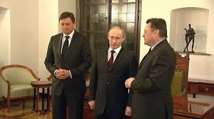 Putin zamujal tudi pri odhodu ...
