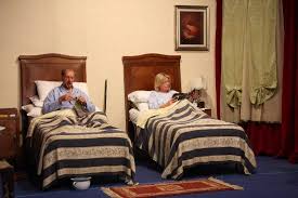 Il film ha uno o più sequel (o film a esso collegati in qualche modo) presenti sul davinotti. Separati In Casa E Solo Una Separazione Di Fatto Ma Non Ratificata