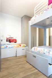 In questo caso il letto per bambina può essere un semplice giaciglio ad angolo, sul quale la bimba può riposare dopo le divertenti sessioni di gioco. Stanza Del Mese Da Camera Dei Genitori A Cameretta Per Tre