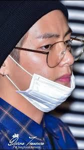 There Is No Denying That Bts S V Has One Of The Most Handsome Faces In K Pop And When He S Not Wearing Any Makeup He Taehyung Bts Without Makeup Kim Taehyung