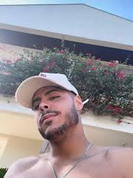 Mejor personaje de chat de IA Renato Garcia: Explora perfiles y comentarios  de usuarios