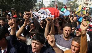شهدت شوارع حي الشيخ جراح في القدس اضطرابات بعد الإفطار بين فلسطينيين ومستوطنين يهود على خلفية قضية قانونية طويلة الأمد تواجه فيها عائلات فلسطينية خطر الإخلاء من منازلها، فما هي القصة؟ Ø§Ø³ØªØ´Ù‡Ø§Ø¯ Ø´Ø§Ø¨ ÙÙ„Ø³Ø·ÙŠÙ†ÙŠ Ø¨Ø±ØµØ§Øµ Ø§Ù„Ø§Ø­ØªÙ„Ø§Ù„ Ø¬Ù†ÙˆØ¨ Ø¨ÙŠØª Ù„Ø­Ù… Ù‚Ù†Ø§Ø© Ø§Ù„Ø¹Ø§Ù„Ù… Ø§Ù„Ø§Ø®Ø¨Ø§Ø±ÙŠØ©