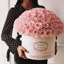 Today's top venus et fleur promotion: At Venus Et Fleur We Offer A Wide Selection Of Beautiful Eternity Roses If You Re Looking For El Schone Blumenstrausse Rosen Arrangements Blumenarrangements