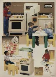 play kitchen, toy kitchen