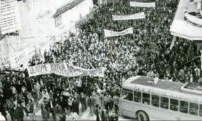Χωρίς τρένα μένει η χώρα από τα μεσάνυχτα της τετάρτης, καθώς αποφασίστηκε η συμμετοχή στην 24ωρη απεργία της. H Apergia Twn Trapezoypallhlwn Gia To Wrario Poy Odhghse Sthn Prwth Politikh Epistrateysh Oi Apeiles Oi Ekbiasmoi Kai H Apergia Poy Krathse 39 Hmeres Me Nikh Twn Trapezikwn Mhxanh Toy Xronoy