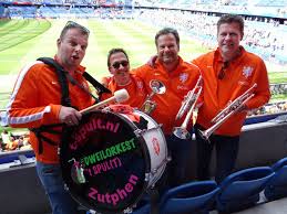 Bij homeaway kunnen zowel families, groepen en stelletjes terecht voor een. Zutphens Dweilorkest Toetert Oranje Naar Voren In Volgepakt Stadion In Boedapest Verantwoord Ja Anders Zouden We Echt Niet Gaan Zutphen Destentor Nl