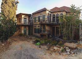 من البيوت التراثية القديمة في مرجعيون جنوب لبنان Old House In Marjeyoun South Lebanon Photo Taken From Lovelivemarjeyoun House Styles Old Houses Old House