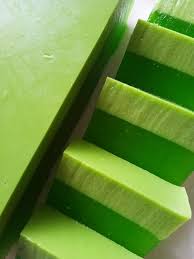 The enticing light green color of the jelly is made from the essence of pandan leaves. Resepi Agar Agar Santan Pandan Sedap Dan Wangi Bidadari My