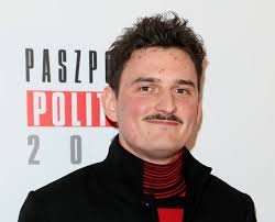 Dawid podsiadło urodził się 23 maja 1993 roku w dąbrowie górniczej. Fanka Nagrala Teledysk Dla Dawida Podsiadlo Nie Klami Blond Mysz Nie Klami Dawid Podsiadlo Zobacz Video