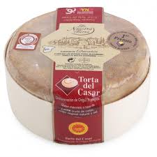 El queso casín es un tipo de queso que se elabora artesanalmente en el concejo de caso, sobrescobio y piloña en el principado de asturias, españa. Queso D O P Torta Del Casar Mediana De Nuestra Tierra Pieza 800 G Carrefour Supermercado Compra Online