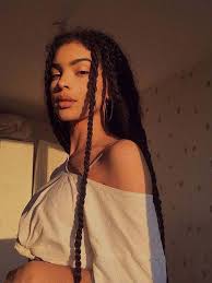 If you prefer short hair you can still have that with the senegalese twist, here she has her hair cut in a bob with the twists curling around her face. Marley Twists Hairstyles For Black Women 2019 Ecemella