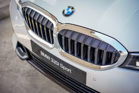 Bmw malasia reintrodujo la variante 320i en el bmw serie 3 g20. New Ckd Bmw 320i Sport Available Now At Rm244k Carsifu