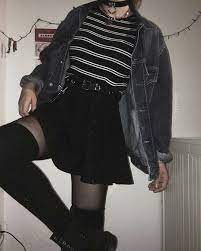 The aesthetic became more feminine, lighter, and with more fitted pieces, yet retained the grunge look with its patterns, and. Pin De Ana Cristina Em Roupas Tumblr Outfits Fashion E Grunge Outfits Grunge Outfits Fashion Korean Fashion