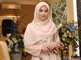Biodata, profil dan fakta citra kirana. Cerita Citra Kirana Awal Memutuskan Berhijab Saat Sang Ayah Sakit