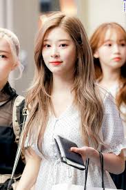 Pin Oleh B J Di Izone Wanita Cantik Referensi Gambar Kim