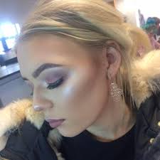 Make-up artistry Chloe bell