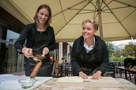 Rozina wossala is reality star. Az Orszag Legjobb Hobbi Kurtoskalacssuto Csapatat Valasztja Meg Wossala Rozina Bellacafe Hu